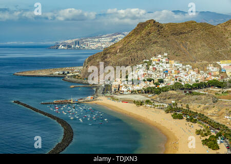 Luftaufnahme auf Teresitas Strand in der Nähe von Santa Cruz de Tenerife. Kanarische Inseln, Spanien. Stockfoto