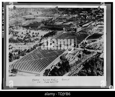 Schräge Luftaufnahme von Nord und Süd, Richtung Osten, mit Kraftpaket im Vordergrund (undatiert) - Atwater Kent Manufacturing Company, Werk Nord, 5000 Wissahickon Avenue, Philadelphia, Philadelphia County, PA; Ballinger, Walter Francis Stockfoto