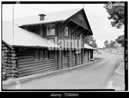 Schrägansicht der NORDFASSADE VOM NORDWESTEN - Railroad Depot, Grand Canyon, Coconino County, AZ Stockfoto