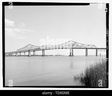 Schrägansicht der NORDSEITE VON COOPER RIVER SPAN VOM OSTUFER DES DRUM INSEL, nach Südosten - Grace Memorial Bridge, U.S. Highway 17 spanning Cooper River und die Stadt Creek, Charleston, Charleston County, SC; Waddell und Hardesty; Mc Clintic-Marshall; die Stiftung Unternehmen; Virginia Brücke und Iron Company; C.E. Hillyer Firma; Südcarolina Verkehrsministerium; Allen, Charles R; Barkerding, Harry; die Gnade, John P; Sullivan, J Frank; Cooper River Bridge, Inc.; US-Krieg Abteilung; S.M. Byllesby und Unternehmen; Shinners, J J; Pohl, W, H; Allen, Charles K; Insel der Palmen, Inc.; Hardaway C Stockfoto