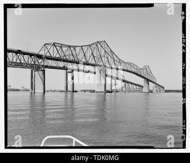 Schrägansicht der NORDSEITE VON COOPER RIVER SPAN mit PEARMAN BRÜCKE UND STADT CREEK SPAN IM HINTERGRUND, Blick nach Westen Richtung CHARLESTON - Grace Memorial Bridge, U.S. Highway 17 spanning Cooper River und die Stadt Creek, Charleston, Charleston County, SC; Waddell und Hardesty; Mc Clintic-Marshall; die Stiftung Unternehmen; Virginia Brücke und Iron Company; C.E. Hillyer Firma; Südcarolina Verkehrsministerium; Allen, Charles R; Barkerding, Harry; die Gnade, John P; Sullivan, J Frank; Cooper River Bridge, Inc.; US-Krieg Abteilung; S.M. Byllesby und Unternehmen; Shinners, J J; Pohl, W, H; Allen, Charles Stockfoto