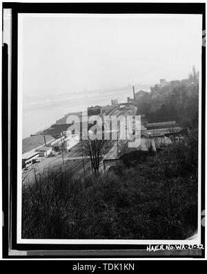 Schrägansicht, Blick nach Osten entlang BEGINN BAY SHORELINE RICHTUNG CITY WATERWAY, ZEIGT DIE SPERRY OZEAN DOCK WAREHOUSES. Mühlen und Aufzüge im Hintergrund. c. 1962, 1963 - Puget Sound flouring Mühlen, 611 Schuster Parkway, Tacoma Pierce County WA; qadd, William S Stockfoto