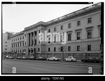 Schrägansicht, NORD (VORNE) Höhe, Blick nach Osten - US-Münze, sechzehnten und Garten Straßen, Philadelphia, Philadelphia County, PA Stockfoto