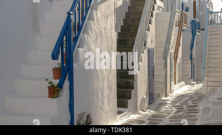 Nahaufnahme einer Reihe von Haus Schritte in die Stadt Chora auf Mykonos, Griechenland Stockfoto
