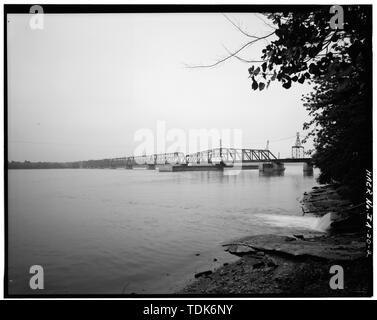 Gesamtüberblick über die Brücke und Mississippi River. Blick nach Südosten. - Burlington Brücke, Burlington, Des Moines County, IA Stockfoto