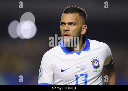 Sao Paulo, Brasilien. 14 Juni, 2019. Dani Alves (BRA), 14. Juni 2019 - FUSSBALL: Copa America 2019, Gruppe eine Übereinstimmung zwischen Brasilien 3-0 Bolivien auf Morumbi Stadion in Sao Paulo, Brasilien. Quelle: LBA/Alamy leben Nachrichten Stockfoto
