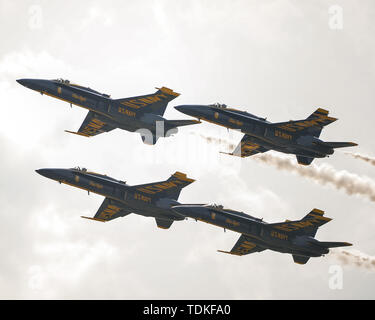 Cape Girardeau, MO, USA. 17 Mai, 2019. Die US Navy Blue Angels während des Cape Girardeau Air Show, in Cape Girardeau, MO. Obligatorische Credit: Kevin Langley/Sport Süd Media/CSM/Alamy leben Nachrichten Stockfoto