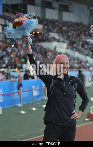 (190617) - Rabat, 17. Juni 2019 (Xinhua) - Sandi Morris von den Vereinigten Staaten feiert nach der Frauen Stabhochsprung bei 2019 IAAF Diamond League in Rabat, der Hauptstadt von Marokko, am 16. Juni 2019. Sandi Morris gewann den 1. Platz mit 4,82 Meter. (Xinhua / chadi) Stockfoto