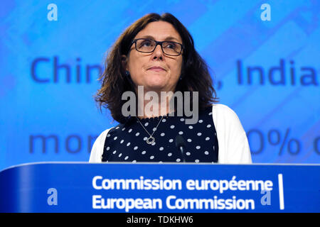 Brüssel, Belgien. 17. Juni 2019. Der Europäische Kommissar für Handel Cecilia Malmström gibt eine Pressekonferenz zum Jahresbericht über die weltweite Handels- und Investitionshemmnisse. Stockfoto