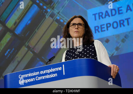 Brüssel, Belgien. 17. Juni 2019. Der Europäische Kommissar für Handel Cecilia Malmström gibt eine Pressekonferenz zum Jahresbericht über die weltweite Handels- und Investitionshemmnisse. Stockfoto