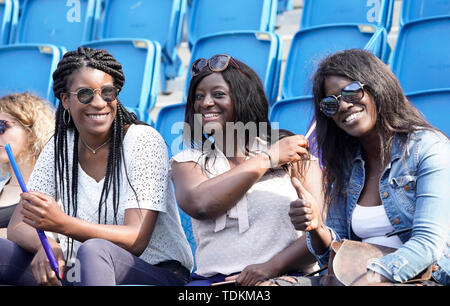 Le Havre, Frankreich. 17 Juni, 2019. Fans warten auf den Start der Gruppe B Übereinstimmung zwischen China und Spanien im Jahr 2019 die FIFA Frauen-WM in Stade Oceane in Le Havre, Frankreich, 17. Juni 2019. Credit: Ding Xu/Xinhua/Alamy leben Nachrichten Stockfoto