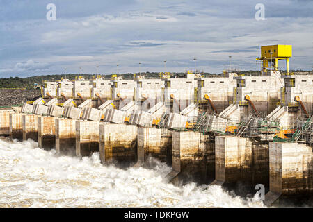 März 21, 2011 - Estreito, MaranhÃ £ o, Brasilien - Blick auf den Abflußkanal von Estreito Wasserkraftwerk, in Tocantins River im Nordosten Brasiliens. Credit: Ricardo Ribas/SOPA Images/ZUMA Draht/Alamy leben Nachrichten Stockfoto