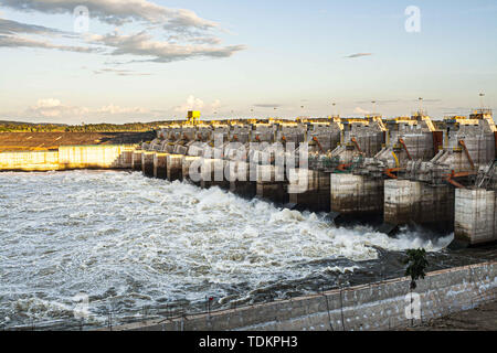 März 20, 2011 - Estreito, MaranhÃ £ o, Brasilien - Blick auf den Abflußkanal von Estreito Wasserkraftwerk, in Tocantins River im Nordosten Brasiliens. Credit: Ricardo Ribas/SOPA Images/ZUMA Draht/Alamy leben Nachrichten Stockfoto