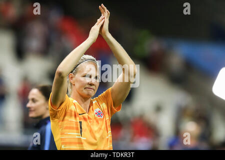 Reims, Frankreich. 17 Juni, 2019. REIMS, 17-06-2019, Stade Auguste-Delaune, Wm 2019, die Republik Korea, Norwegen - Norwegen Frauen Torwart Ingrid HJELMSETH den Sieg feiern nach dem Spiel Korea Republik - Norwegen Damen Credit: Pro Schüsse/Alamy leben Nachrichten Stockfoto