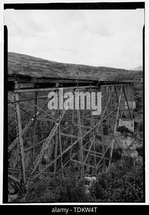 Schräge Perspektive aus dem Südosten Widerlager nach Südwesten. - White Pass und Yukon Railroad, Brücke, Skagway, Skagway-Hoonah - angoon Volkszählung, AK Stockfoto