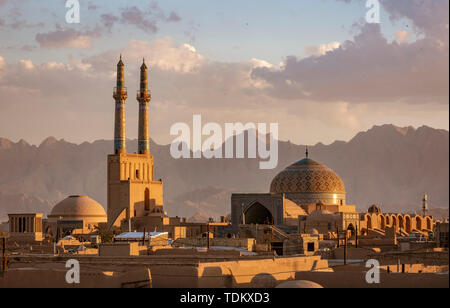 Die Skyline von Yazd Iran bei Sonnenuntergang. Stockfoto
