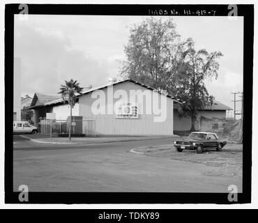 Schrägansicht der nördlichen Giebelseite und East Side von sekundären Flügel plus Teil der Nordseite der Hauptflügel, Werk Nr. 167 Links zu US-amerikanischen Marinestützpunkt Pearl Harbor Naval Air Base temporäre Storehouse, Avoget Straße und Ranger Loop, Pearl City, Honolulu County, HI Stockfoto