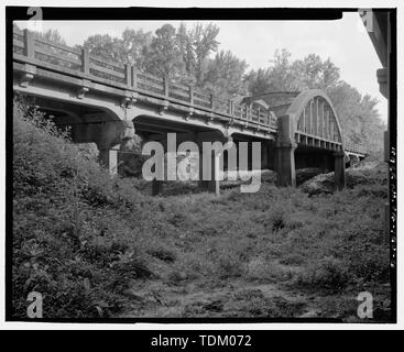 Schrägansicht von West Elevation, Südost-US Route 1 Nottoway River Bridge, U.S. Route 1 spanning Nottoway River, McKenney, Dinwiddie County, VA; Glidden, William P; Hagedoin Konstruktion Firma; Vergara, Sender; Tucher, Rob, Fotograf; Casella, Richard M, Historiker; Pendleton, Philip E, Historiker Stockfoto