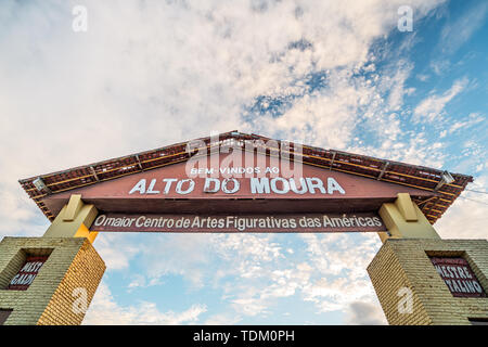 Recife, Pernambuco, Brasilien - Juni, 2019: Sonnenuntergang am berühmten São João Partei fest, Festa Junina bei Alto do Moura. Stockfoto