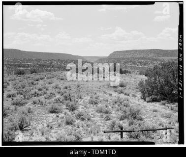 Allgemeine Ansicht, Beziehung zum Canyon Sitzbank, auf der Suche nach Südwesten. - Tapacito Pueblito, Nördlich der Mündung des Tapacito und Largo Schluchten, Dulce, Rio Arriba County, NM Stockfoto