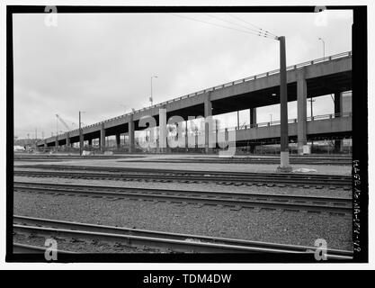 Teil von PANORAMA MIT FOTO Zahlen 46, 47, 48 und 50. - Alaskan Weise Viaduct und Batterie Street, Seattle, King County, WA; Stadt Seattle Engineering; Washington Abteilung der Landstraßen Brücke Division; Washington State Department of Transportation; Bollong, J W A; Murray, Ray; Morrison-Knudsen Company, Inc.; McRae Brüder; Stevens, George; Rumsey und Unternehmen; Finke, R W; nordwestlich Engineering Electric Company; Pazifik Auto und Gießerei; Willar Willar Bauunternehmen; Bauunternehmen; Washington State Department of Transportation, Sponsor; Christianson, Justine Stockfoto