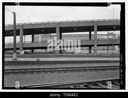 Teil von PANORAMA MIT FOTO Zahlen 46, 47, 49 UND 50 BILDEN EIN EINZIGES PANORAMA. - Alaskan Weise Viaduct und Batterie Street, Seattle, King County, WA; Stadt Seattle Engineering; Washington Abteilung der Landstraßen Brücke Division; Washington State Department of Transportation; Bollong, J W A; Murray, Ray; Morrison-Knudsen Company, Inc.; McRae Brüder; Stevens, George; Rumsey und Unternehmen; Finke, R W; nordwestlich Engineering Electric Company; Pazifik Auto und Gießerei; Willar Willar Bauunternehmen; Bauunternehmen; Washington State Department of Transportation, Sponsor Stockfoto