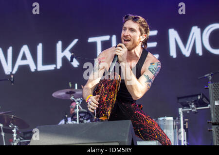 Juni 16, 2019 - Manchester, Tennessee, USA - NICHOLAS WILLIAM PETRICCA von Spaziergang der Mond während der bonnaroo Music+ Arts Festival in Manchester, Tennessee (Credit Bild: © Daniel DeSlover/ZUMA Draht) Stockfoto