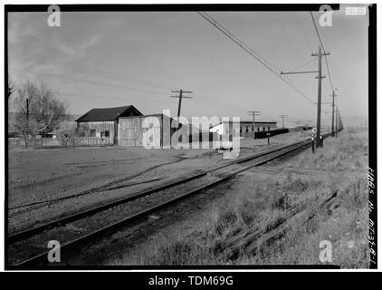 Perspektivische Ansicht der BUNKHOUSE REIHE, entnommen aus Südosten, HINWEIS BIELENBERG SCHEUNE AUF DER RECHTEN MAUSTASTE Grant-Kohrs Ranch, Bunkhouse, Highway 10, Deer Lodge, Powell County, MT. Stockfoto