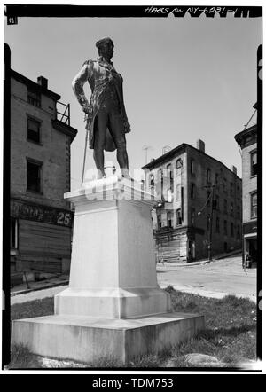 Perspektivische Ansicht von HAUPT- UND SEITENANSICHTEN - George Clinton Statue, Wasser Straße an der ersten Straße (Clinton Square), Newburgh, Orange County, NY Stockfoto