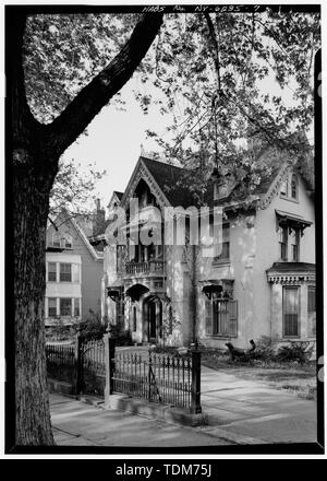 Perspektivische Ansicht von Haupt- und Seitenansichten, ÄHNLICH DER VON NY -6235-1 - W.E. Warren House, 196 Grand Street, Newburgh, Orange County, NY Stockfoto