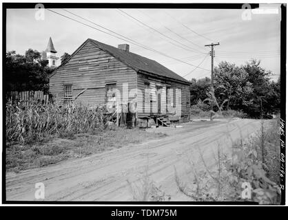 Perspektivische Ansicht von HAUPT- UND ERHÖHUNGEN VON HAUS AUF DER ECKE DES WANDERERS UND GUERARD STRASSEN-Frogtown Bezirk, begrenzt durch Jones, I-66 Rampe, und West Grenze Straßen, Savannah, Chatham County, GA Stockfoto