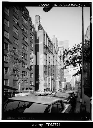 Blick VON DER HÖHE - Tudor City Complex, Haddon Hall, 318-324 Ost Einundvierzigsten Straße, New York, New York County, NY Stockfoto