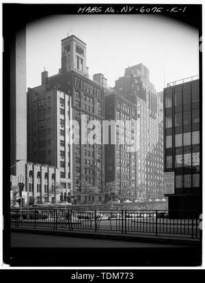 Blick VON DER HÖHE - Tudor City Complex, Stewart Hall, 310 Mitchell Place, New York, New York County, NY [Der Titel, die aus der LOC, ist nicht eine ganz genaue Beschreibung des Gebäudes, dessen korrekte Adresse ist 10 Mitchell, und das ist nicht Teil der Tudor City Komplex. (Emporis: Stewart Halle.) Vzeebjtf (Talk) 23:24, 19. Mai 2019 (UTC)] Stockfoto