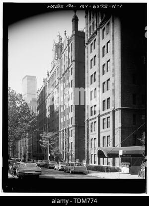 Blick VON DER HÖHE - Tudor City Komplex, der Kreuzgang, 321 East 40 - Third Street, New York, New York County, NY Stockfoto