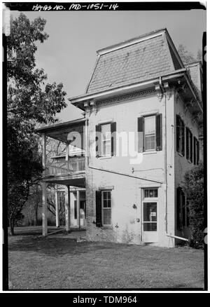 Blick von Südosten (hinten) ERHÖHUNG VON ELL, Blick nach Westen (UND ZEIGT HINTEN PORCHES) - Gambrill Haus, Urbana Park, Frederick Frederick County, MD; Boucher, Jack E, Fotograf; Pendelton, Philip E, Historiker Stockfoto