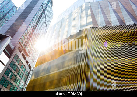 Niedrigen Winkel Ansicht der Wolkenkratzer Stockfoto
