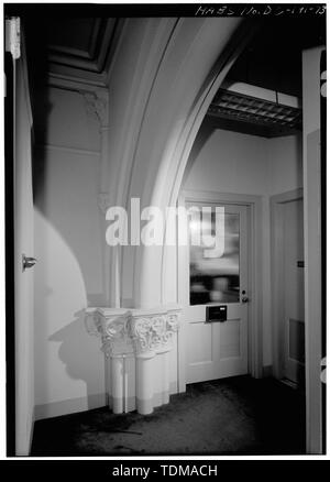 PASSAGE NEBEN ZIMMER 232, OSTFLÜGEL, 2. Stock, Blick nach Westen von Northwest, die ÖSTLICHSTE BOGEN DES EHEMALIGEN GROSSEN HALLE NORD ARCADE - Smithsonian Institution Building, 1000 Jefferson Drive, zwischen dem neunten und zwölften Straßen, Südwesten, Washington, District of Columbia, DC Stockfoto