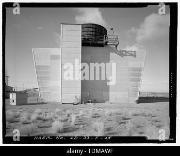 PBF Kühlturm (PRO-720). Kamera nach Süden Norden Fassade zu zeigen. Hinweis Treppenschacht. Datum - August 2003. INEEL negativ. HD--35-10-3-Idaho National Engineering Laboratory, spert-I und Power Burst Werksbereich, Scoville, Butte County, ID Stockfoto