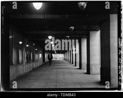 Fußgängerweg - Tudor City Complex, Windsor Tower, 5 Tudor City Place, New York, New York County, NY Stockfoto