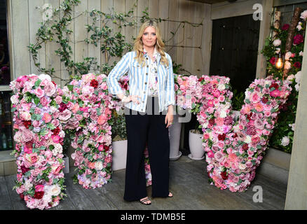 Mischa Barton Besuch in London auf einer Presse Tour die brandneue Serie von den Hügeln: Neue Anfänge, ab Dienstag, 25. Juni auf MTV UK London zu starten. Stockfoto