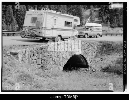 Perspektivische Ansicht-Cub Creek Bridge, Spanning Cub Nebenfluß am Eingang Ost Straße, See, Teton County, WY; Büro der öffentlichen Straßen; Morrison-Knudson; Albright, Horace; Varner, Steven M, Ingenieur; Varner, Steven, Ingenieur; Pearson, Julie, Feld team Projektleiter; Bennett, Lola, Sender; Lowe, Jet, Fotograf; Culpin, Maria Schauer, Historiker; Harvey, Elizabeth, delineator; Salarano, Laura E, delineator; Hansen, Gerald J, delineator Stockfoto