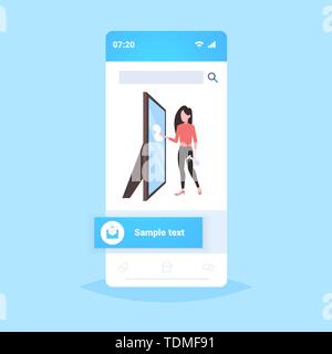 Hausfrau mit Staubtuch und Spray Kunststoff Flasche frau Reinigungsmittel abwischen Glas Spiegel Reinigung Service Konzept der Bildschirm des Smartphones online Mobile Stock Vektor