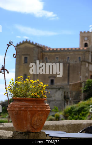 Die mittelalterliche Burg auf dem Gipfel des Monte Tauro, Taormina, Sizilien, Italien Stockfoto