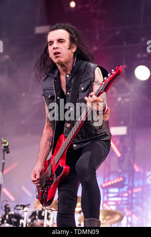 Florenz, Italien. 17 Juni, 2019. Simon Gallup, Bassist der Englischen Post-Punk-Band The Cure, die live auf der Bühne des Firenze Rocks Festival 2019 Stockfoto