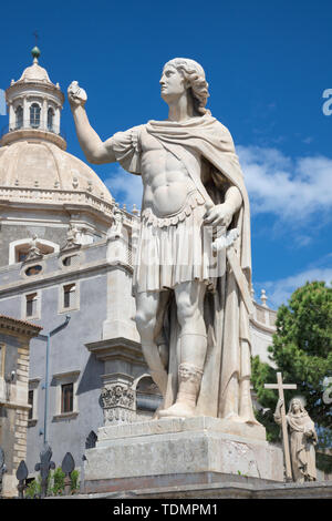 CATANIA, Italien - 8. April 2018: Die Statue des Hl. Attalus vor der Basilica di Sant'Agata. Stockfoto