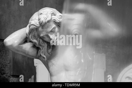 Catania - Die nächtlichen Detail der von Tito Brunnen Amenano von Tito Angelini (1837). Stockfoto