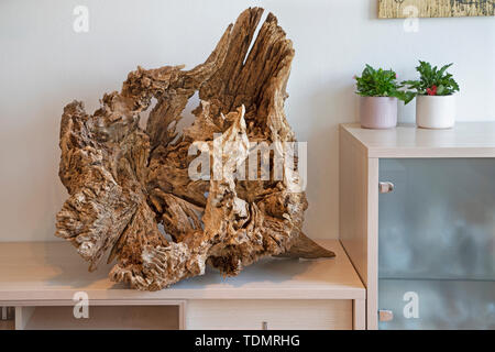 Die moderne Holz Dekorative eiche Skulptur. Stockfoto