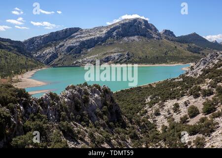 Ansicht der Embalse de Gorg Blau Behälter, Sierra de Tramuntana, Mallorca, Balearen, Spanien Stockfoto