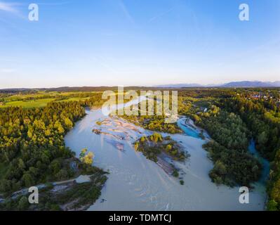 Isar bei Hochwasser, Naturschutzgebiet Isarauen, Geretsried, Drone, Oberbayern, Bayern, Deutschland Stockfoto