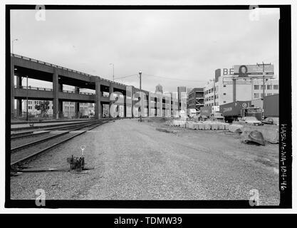 Foto Zahlen 46, 47, 48, 49, 50 FORM VON RECHTS NACH LINKS ZU EINEM EINZIGEN PANORAMA. Blick nach Norden an der Ostseite von Strukturen (HOLGATE NÄHE). - Alaskan Weise Viaduct und Batterie Street, Seattle, King County, WA; Stadt Seattle Engineering; Washington Abteilung der Landstraßen Brücke Division; Washington State Department of Transportation; Bollong, J W A; Murray, Ray; Morrison-Knudsen Company, Inc.; McRae Brüder; Stevens, George; Rumsey und Unternehmen; Finke, R W; nordwestlich Engineering Electric Company; Pazifik Auto und Gießerei; Bauunternehmen; Willar Willar konstruieren Stockfoto